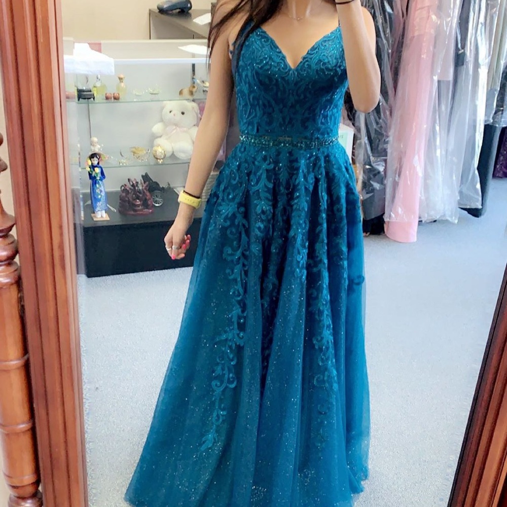 Dress - Picture 3 of 4